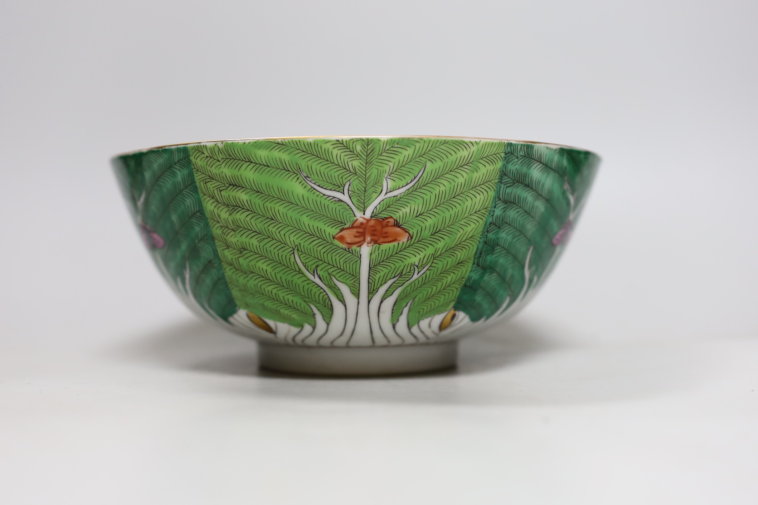 A Chinese famille rose bowl, 21 cm diameter